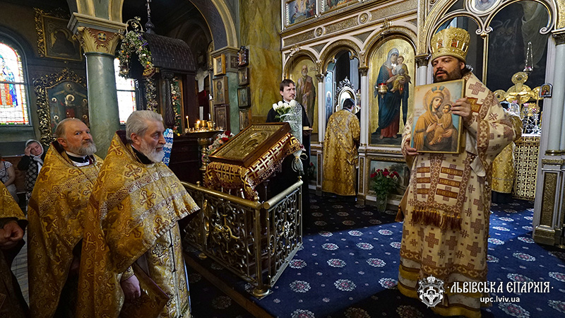 В день пам'яті Собору 12-ти апостолів єпископ Філарет звершив Літургію в Свято-Георгіївському соборі