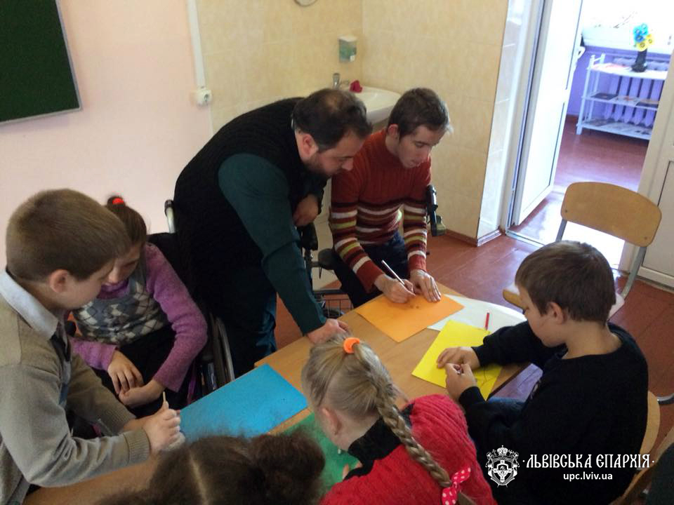  Клірики та волонтери Дрогобицького благочиння відвідали НРЦ «Гармонія»