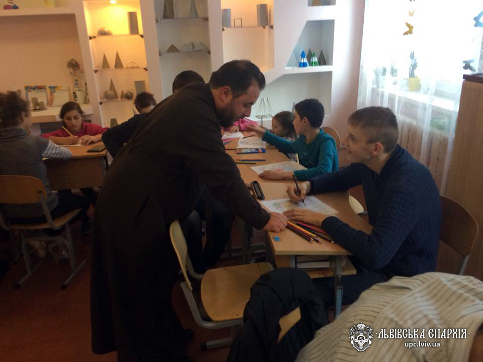  Клірики та волонтери Дрогобицького благочиння відвідали НРЦ «Гармонія»