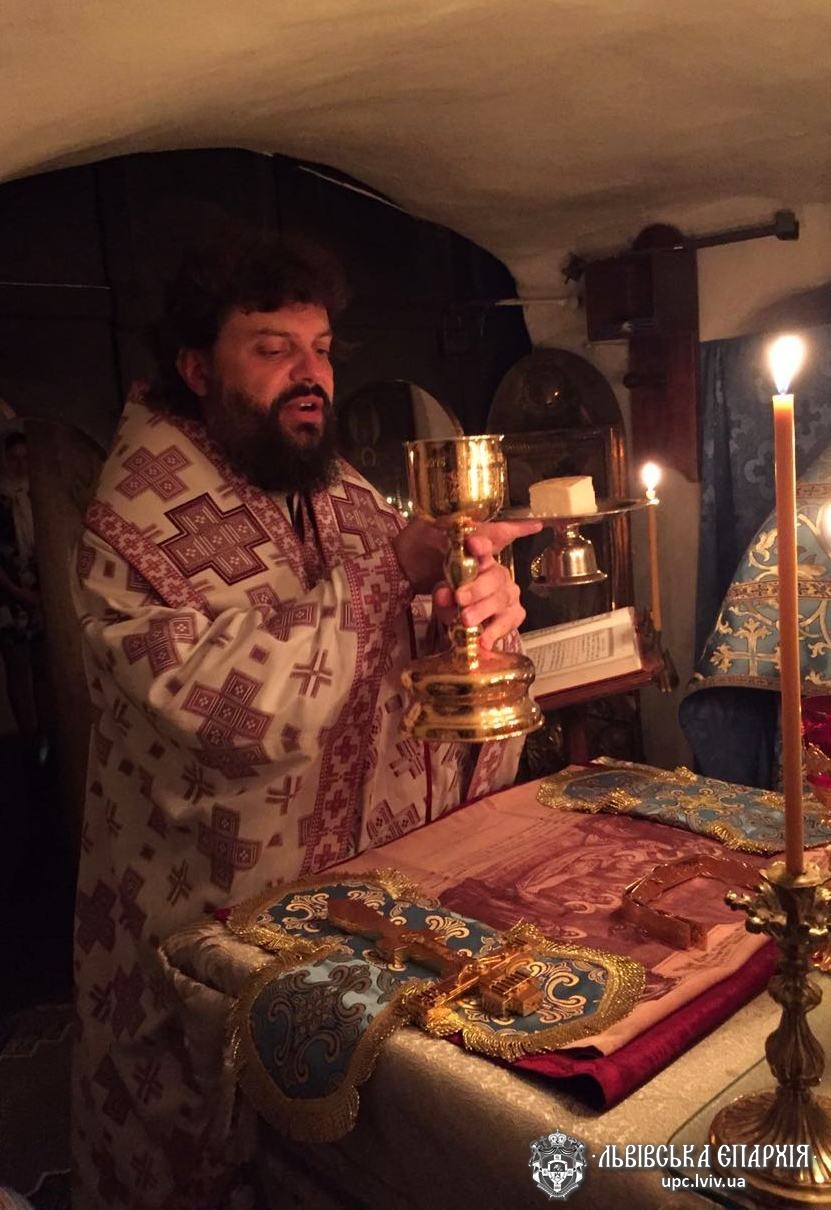 В день Усікновення глави Іоанна Предтечі архієпископ Філарет звершив Літургію в Києво-Печерській Лаврі
