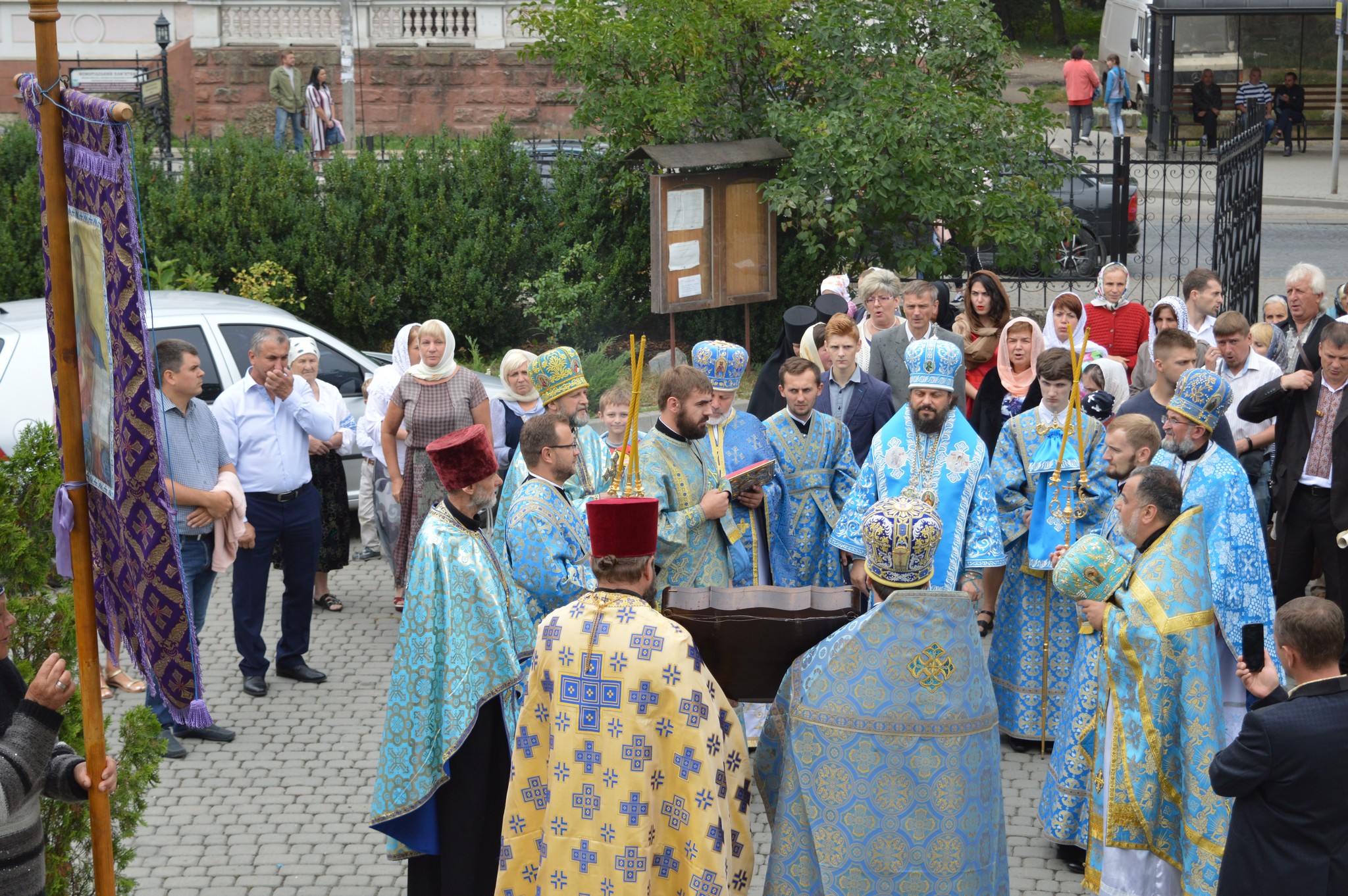 У день свята Успіння Богородиці архієпископ Філарет очолив Літургію у Миколаєво-Успенському соборі м.Коломиї