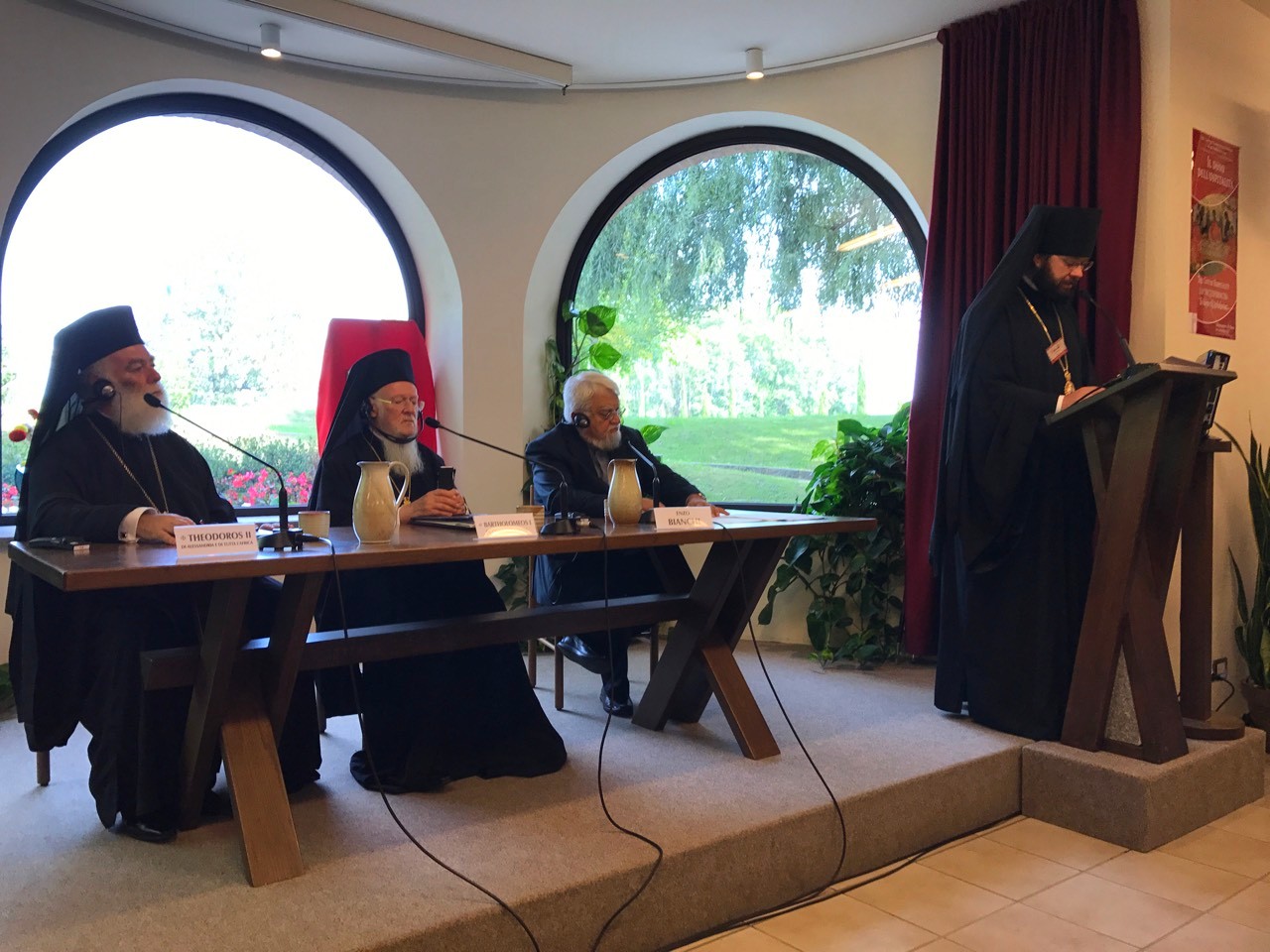 Високопреосвященніший архієпископ Філарет бере участь у Міжнародній богословській конференції в Бозе 